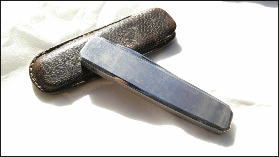 Penknife with leather cover